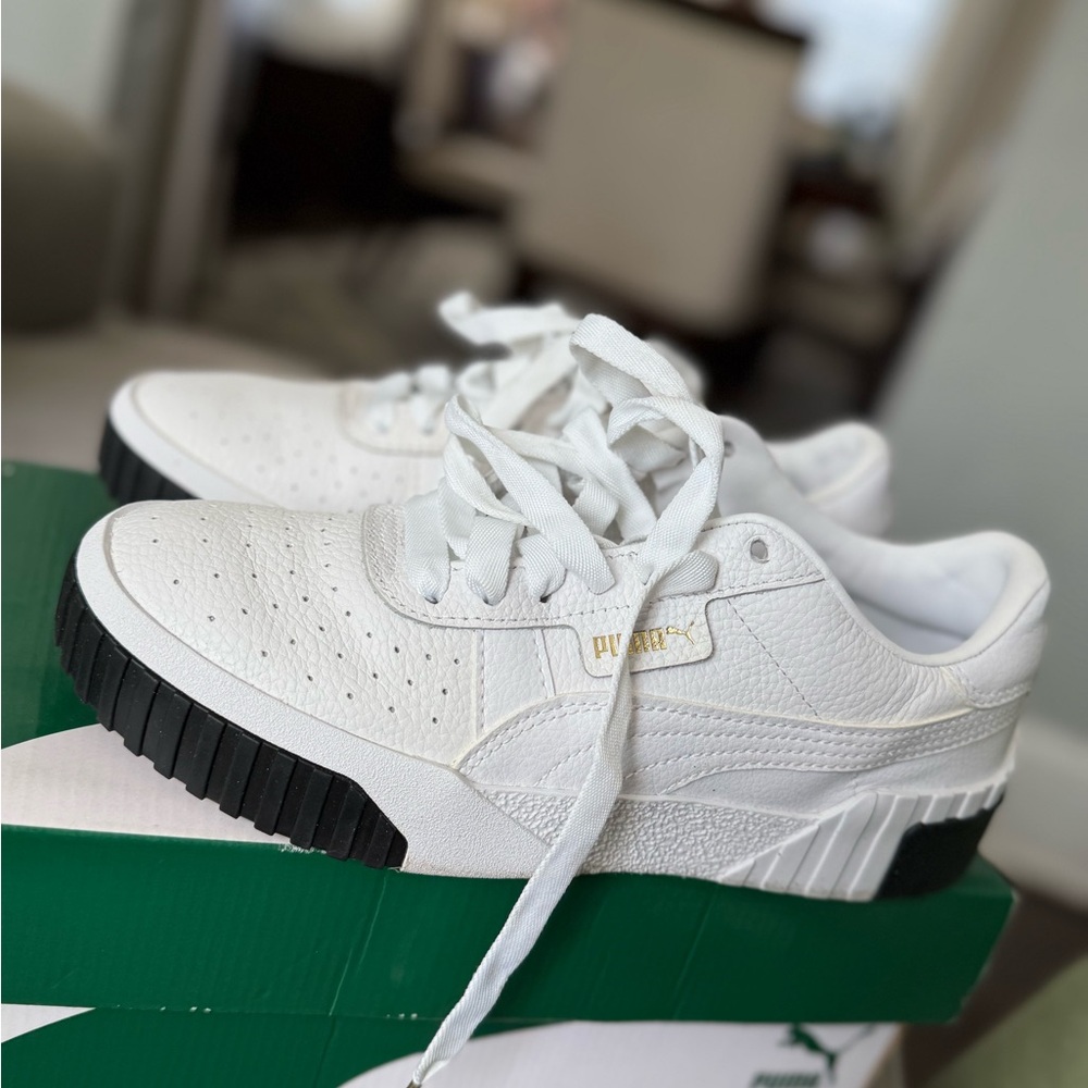 Puma Women's size 8 White and Black Sneakers